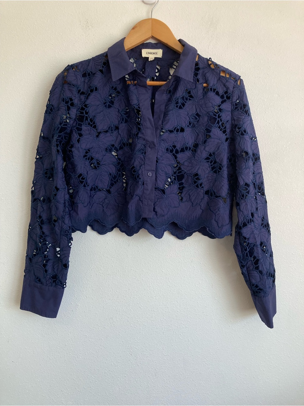 L'AGENCE Seychelle Lace Cropped Blouse Navy Small - Picture 2 of 7